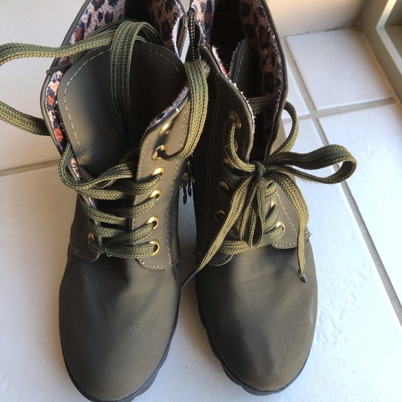 Booties - Picture 4 of 4